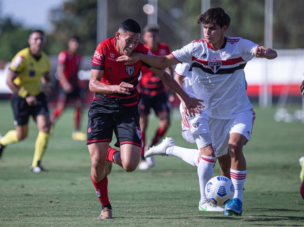 Atlético-GO X São Paulo. sub 17 Foto: Heber Gomes