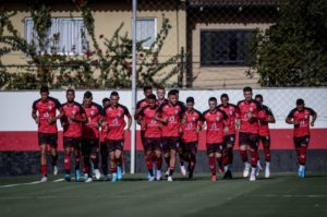 Atlético-GO treinando