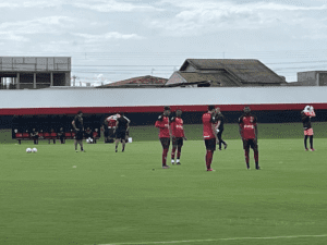 Atlético-GO treinando