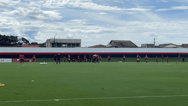 Atlético-GO treinando