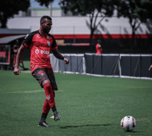 Léo Gomes treinando ACG