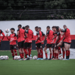 elenco Atlético-GO treinando