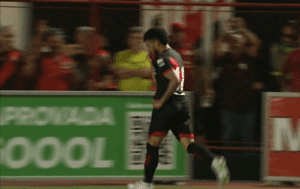 Moraes comemorando ACG X CRAC