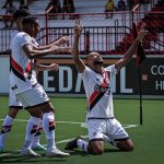 Atlético-GO comemorando
