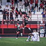 Atlético-GO comemorando