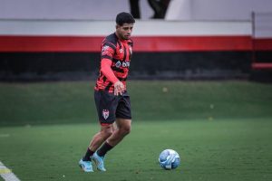 Guilherme lateral-esquerdo