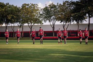 Atlético-GO treinando