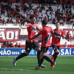 Daniel comemorando Atlético-GO