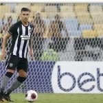 Atlético-GO de olho no zagueiro do Botafogo