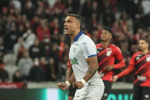 Atlético-GO no mercado - Foto: Beno Kuster / Avaí F.C.