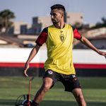 Meia segue se recuperando de lesão e não é relacionado para a partida entre Atlético e Vitória