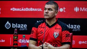 "Hoje ficamos devendo". Louzer admite atuação ruim do Atlético contra o Vitória