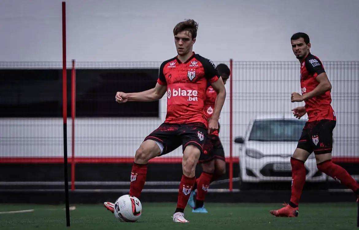 Cria da base do Atlético, volante Pepê vai defender rival do Dragão em 2025