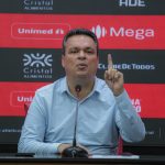 Ligado no mercado, Adson Batista surpreende e acerta a contratação de mais um zagueiro para o Atlético