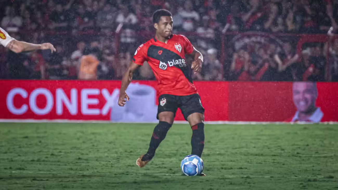 Ex-Atlético, Matheus Sales é anunciado em clube da Série A do Brasileirão