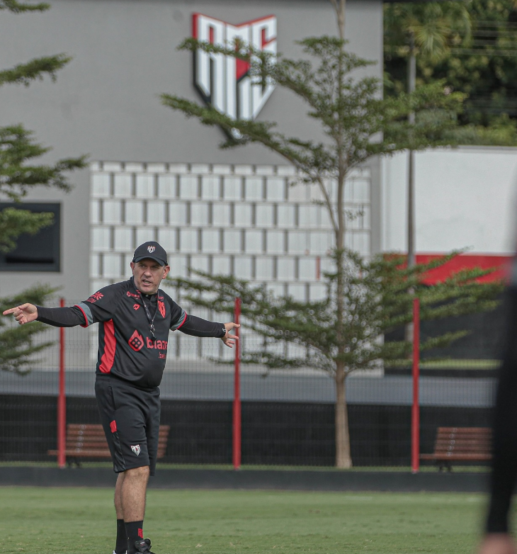 Técnico do Atlético-GO