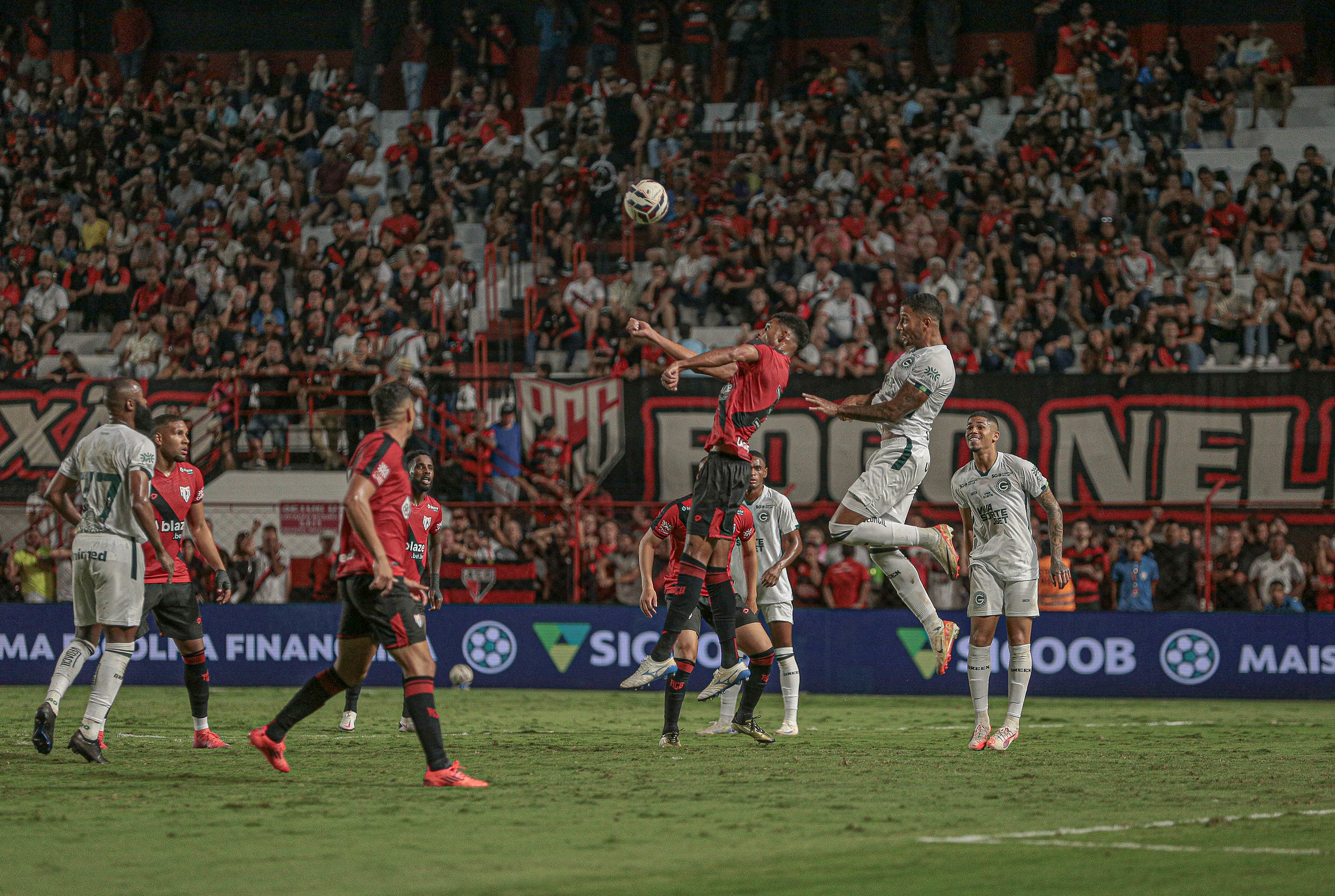 Em casa, Atlético-GO perde para o Goiás