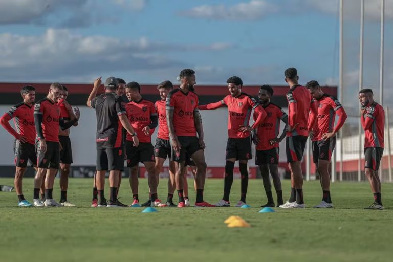 Elenco do Atlético. Foto: Bruno Corsino/ACG
