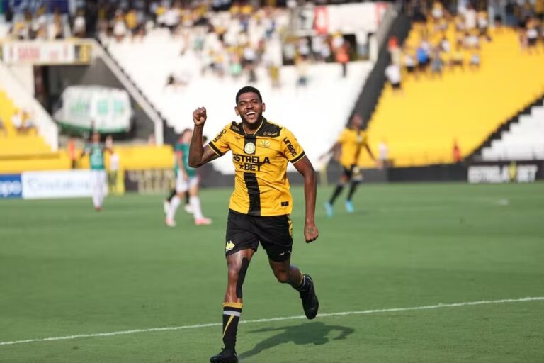 Talisson. Foto: Celso da Luz/Criciúma