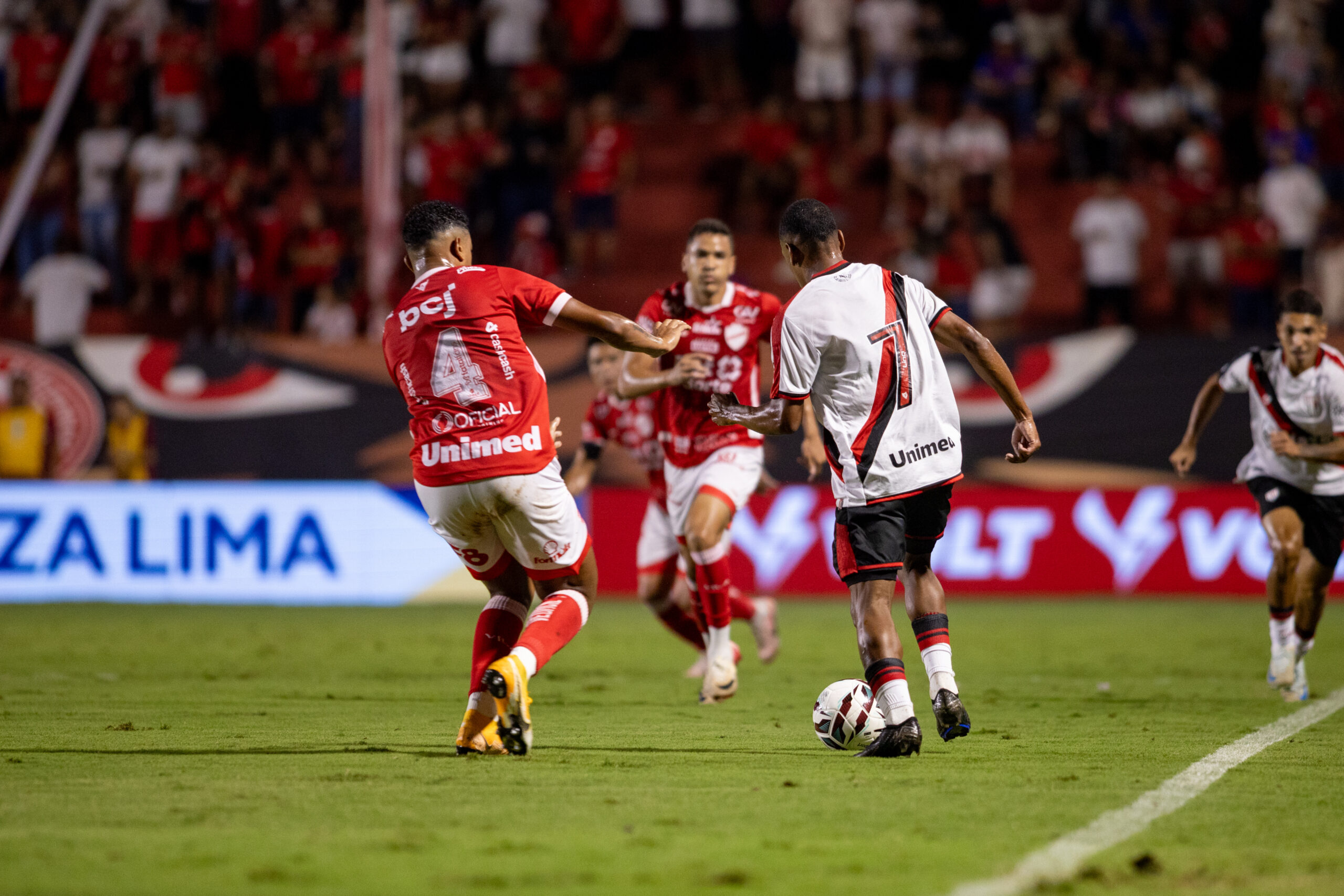 Vladimir falha no gol do Atlético-GO e time perde para Vila Nova